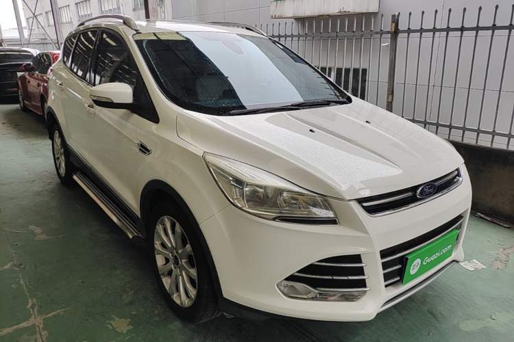 Used Ford Kuga 2013 2.0L GTDi Four-Wheel-Drive Elite Model Front Right 45 Deg