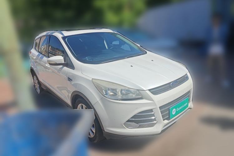 Used Ford Kuga 2013 1.6L GTDi Two-Wheel-Drive Trend Model Front Right 45 Deg