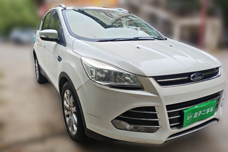 Used Ford Kuga 2013 1.6L GTDi Two-Wheel-Drive Trend Model Front Right 45 Deg