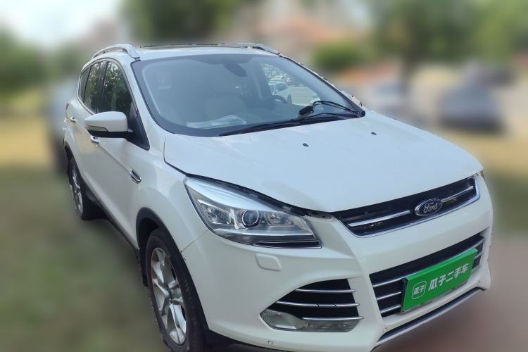 Used Ford Kuga 2013 2.0L GTDi Four-Wheel-Drive Sport Model Front Right 45 Deg