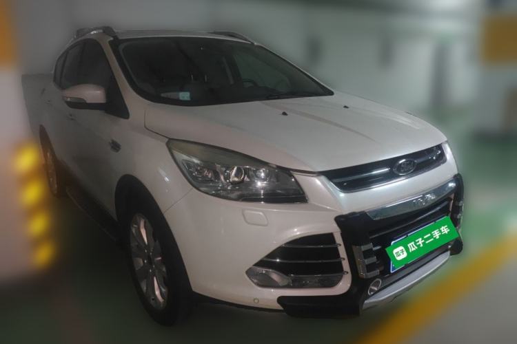 Used Ford Kuga 2013 2.0L GTDi Four-Wheel-Drive Sport Model Front Right 45 Deg