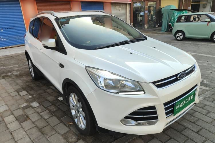 Used Ford Kuga 2013 1.6L GTDi Two-Wheel-Drive Trend Model Front Right 45 Deg