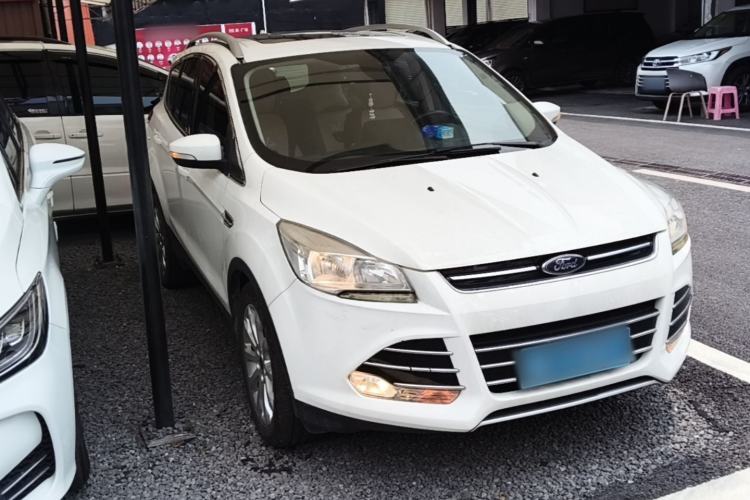 Used Ford Kuga 2013 1.6L GTDi Two-Wheel-Drive Trend Model Front Right 45 Deg