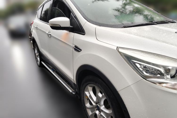 Used Ford Kuga 2013 2.0L GTDi Four-Wheel-Drive Sport Model Front Right 45 Deg