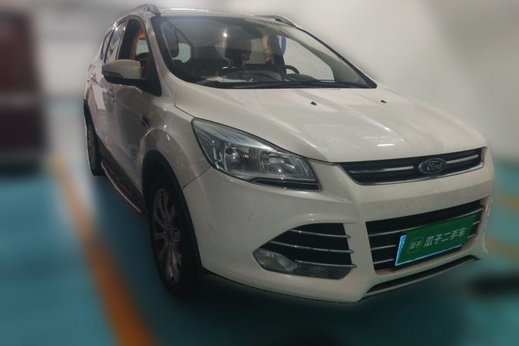 Used Ford Kuga 2013 1.6L GTDi Two-Wheel-Drive Trend Model Front Right 45 Deg