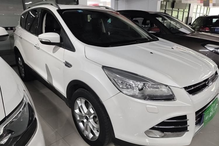 Used Ford Kuga 2013 2.0L GTDi Four-Wheel-Drive Sport Model Front Right 45 Deg