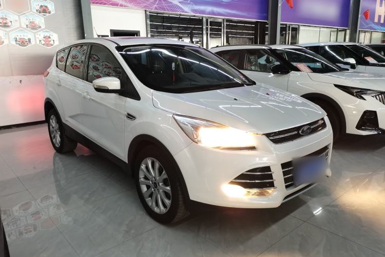 Used Ford Kuga 2013 1.6L GTDi Two-Wheel-Drive Trend Model Front Right 45 Deg