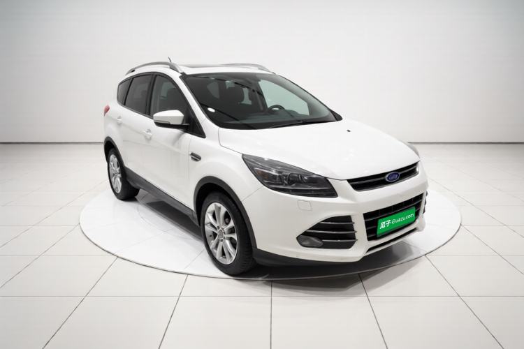 Used Ford Kuga 2013 2.0L GTDi Four-Wheel-Drive Sport Model Front Right 45 Deg