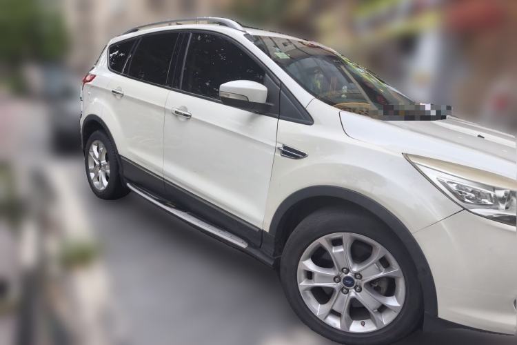 Used Ford Kuga 2013 2.0L GTDi Four-Wheel-Drive Sport Model Front Right 45 Deg
