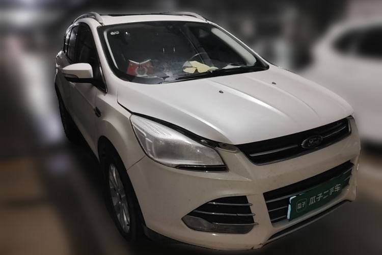 Used Ford Kuga 2013 1.6L GTDi Two-Wheel-Drive Trend Model Front Right 45 Deg