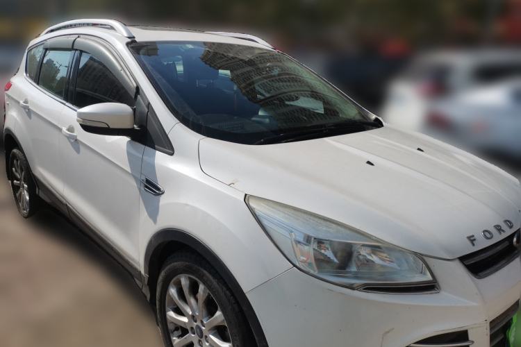 Used Ford Kuga 2013 1.6L GTDi Two-Wheel-Drive Trend Model Front Right 45 Deg