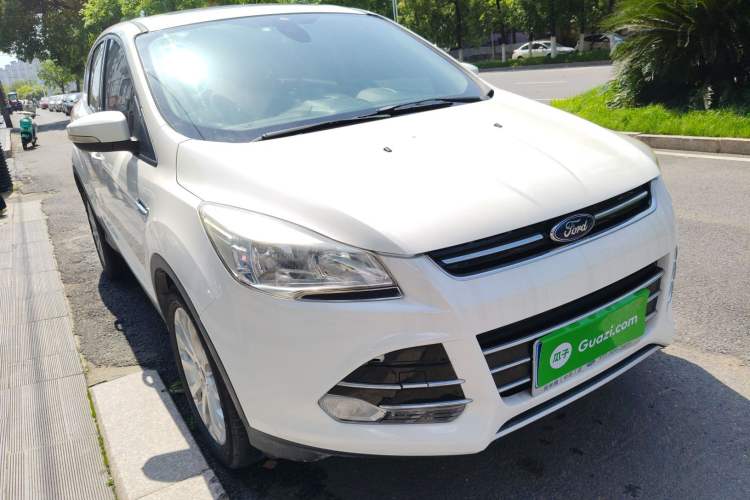 Used Ford Kuga 2013 1.6L GTDi Two-Wheel-Drive Trend Model Front Right 45 Deg