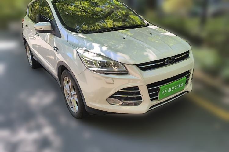 Used Ford Kuga 2013 2.0L GTDi Four-Wheel-Drive Sport Model Front Right 45 Deg
