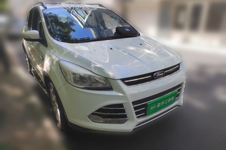 Used Ford Kuga 2013 1.6L GTDi Two-Wheel-Drive Trend Model Front Right 45 Deg