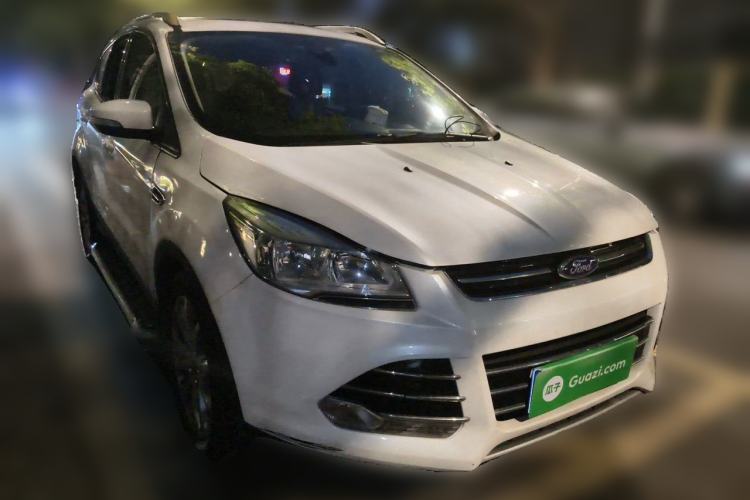 Used Ford Kuga 2013 1.6L GTDi Two-Wheel-Drive Trend Model Front Right 45 Deg