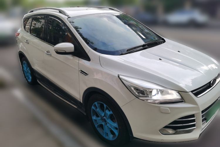 Used Ford Kuga 2013 2.0L GTDi Four-Wheel-Drive Sport Model Front Right 45 Deg