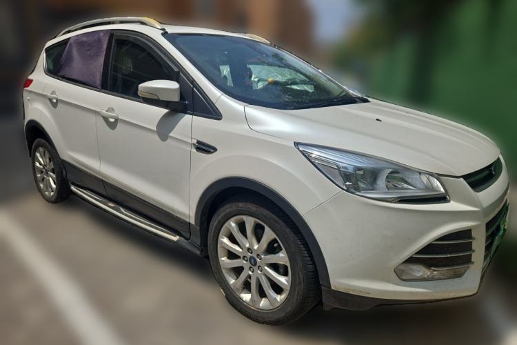 Used Ford Kuga 2013 1.6L GTDi Two-Wheel-Drive Trend Model Front Right 45 Deg