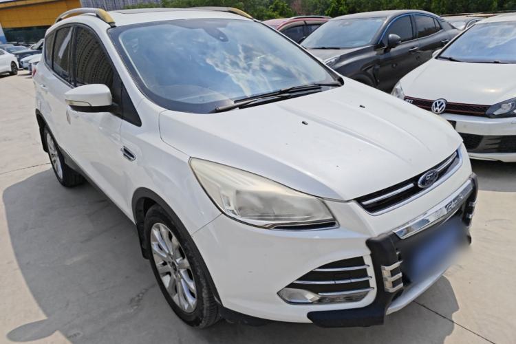 Used Ford Kuga 2013 1.6L GTDi Two-Wheel-Drive Trend Model Front Right 45 Deg