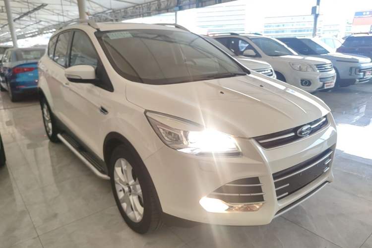 Used Ford Kuga 2013 2.0L GTDi Four-Wheel-Drive Sport Model Front Right 45 Deg