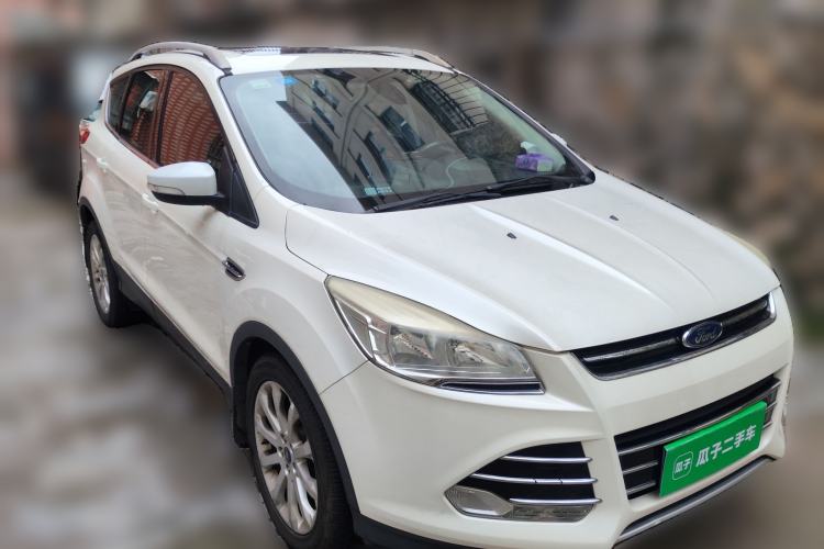 Used Ford Kuga 2013 1.6L GTDi Two-Wheel-Drive Trend Model Front Right 45 Deg