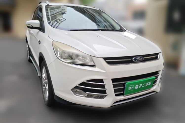 Used Ford Kuga 2013 1.6L GTDi Two-Wheel-Drive Trend Model Front Right 45 Deg
