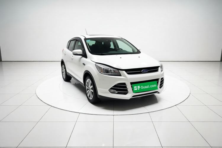Used Ford Kuga 2013 1.6L GTDi Two-Wheel-Drive Trend Model Front Right 45 Deg