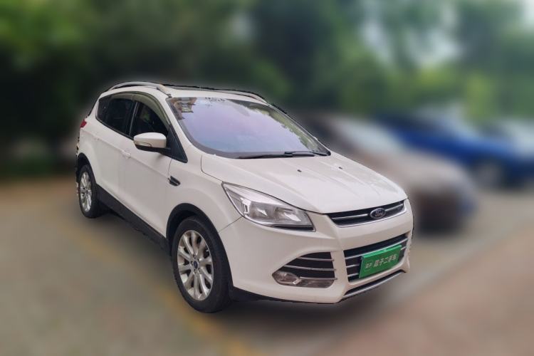 Used Ford Kuga 2013 1.6L GTDi Two-Wheel-Drive Trend Model Front Right 45 Deg