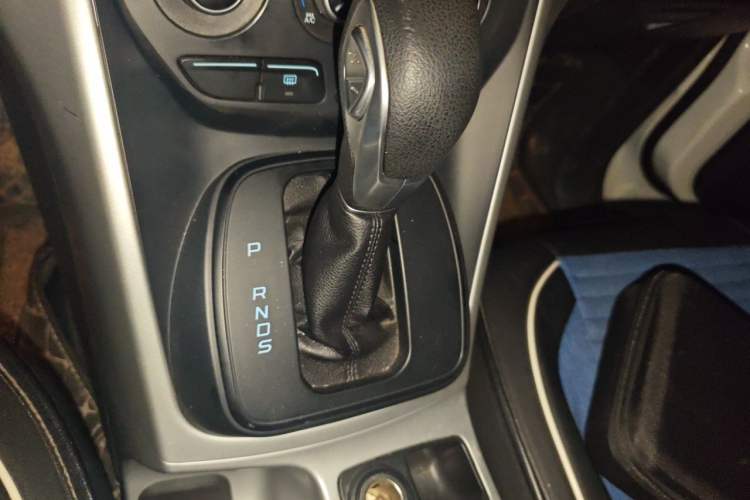 Used Ford Kuga 2013 1.6L GTDi Two-Wheel-Drive Comfort Model Gear Lever
