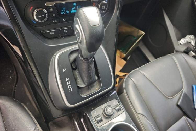 Used Ford Kuga 2013 2.0L GTDi Four-Wheel-Drive Sport Model Gear Lever