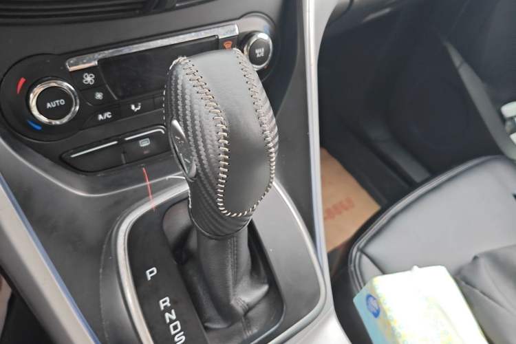 Used Ford Kuga 2013 1.6L GTDi Two-Wheel-Drive Trend Model Gear Lever