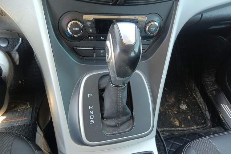 Used Ford Kuga 2013 1.6L GTDi Two-Wheel-Drive Trend Model Gear Lever