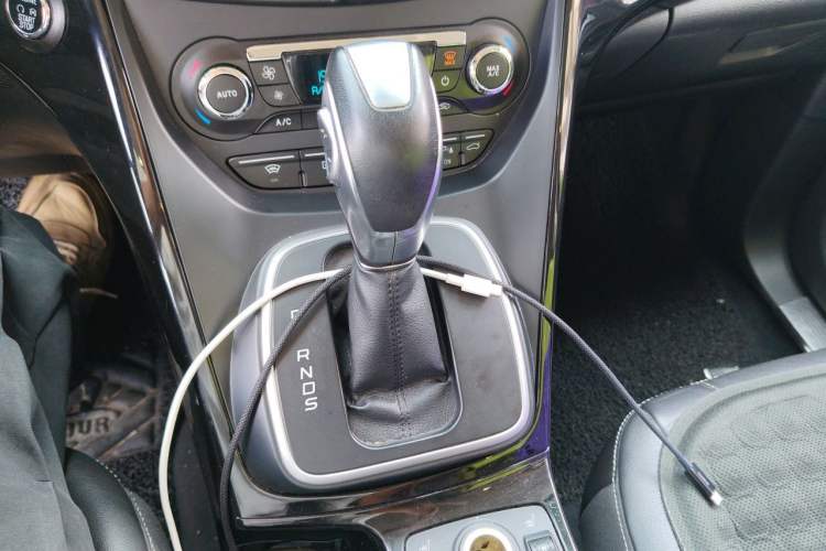 Used Ford Kuga 2013 2.0L GTDi Four-Wheel-Drive Sport Model Gear Lever