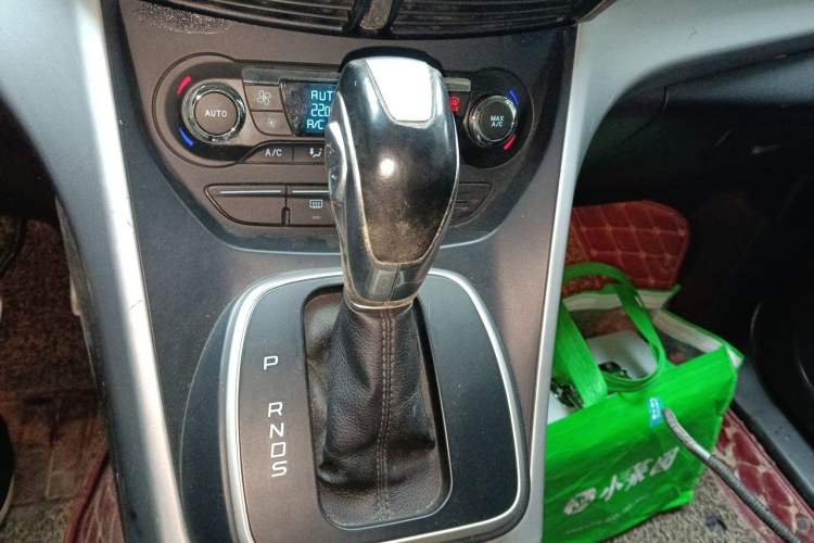 Used Ford Kuga 2013 1.6L GTDi Two-Wheel-Drive Trend Model Gear Lever