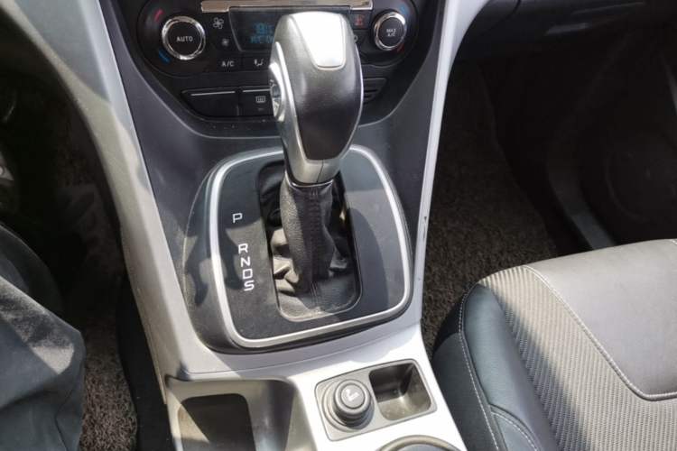 Used Ford Kuga 2013 1.6L GTDi Two-Wheel-Drive Trend Model Gear Lever