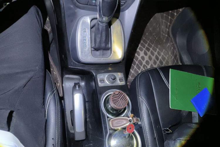 Used Ford Kuga 2013 2.0L GTDi Four-Wheel-Drive Sport Model Gear Lever