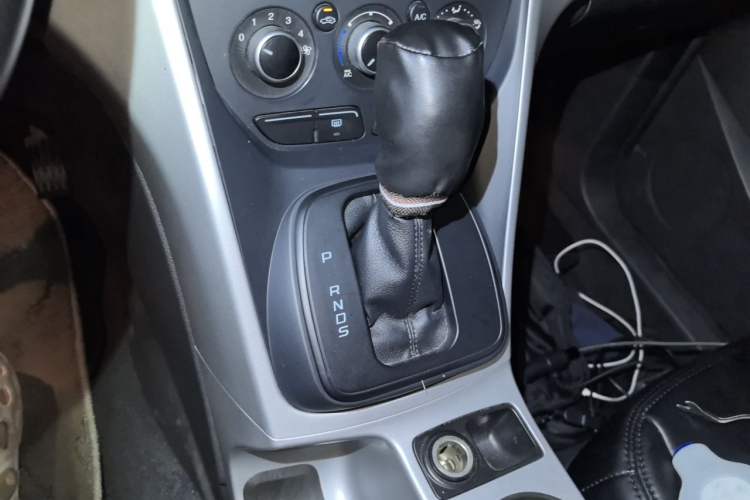 Used Ford Kuga 2013 1.6L GTDi Two-Wheel-Drive Comfort Model Gear Lever
