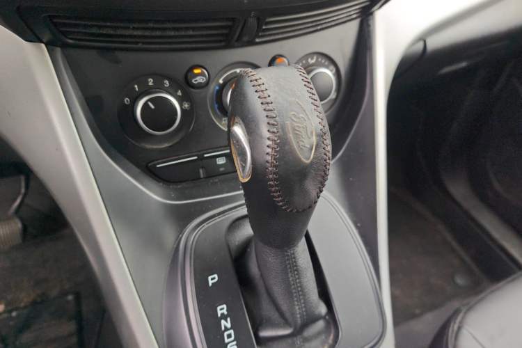 Used Ford Kuga 2013 1.6L GTDi Two-Wheel-Drive Comfort Model Gear Lever