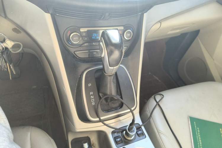 Used Ford Kuga 2013 1.6L GTDi 4x4 Elite Model Gear Lever
