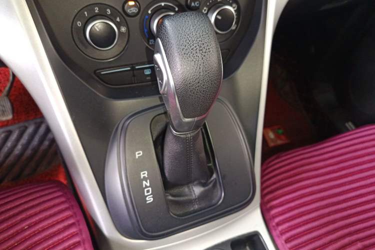 Used Ford Kuga 2013 1.6L GTDi Two-Wheel-Drive Comfort Model Gear Lever