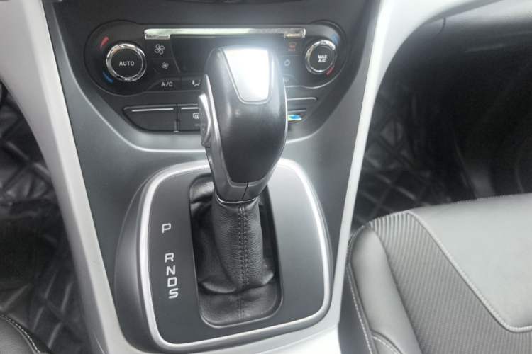 Used Ford Kuga 2013 1.6L GTDi Two-Wheel-Drive Trend Model Gear Lever