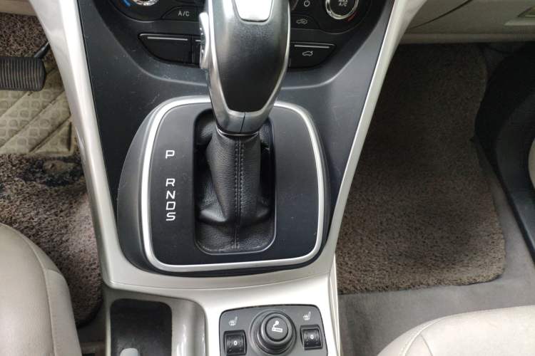 Used Ford Kuga 2013 2.0L GTDi Four-Wheel-Drive Elite Model Gear Lever