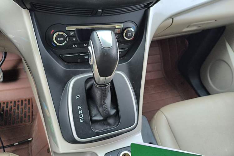 Used Ford Kuga 2013 1.6L GTDi 4x4 Elite Model Gear Lever