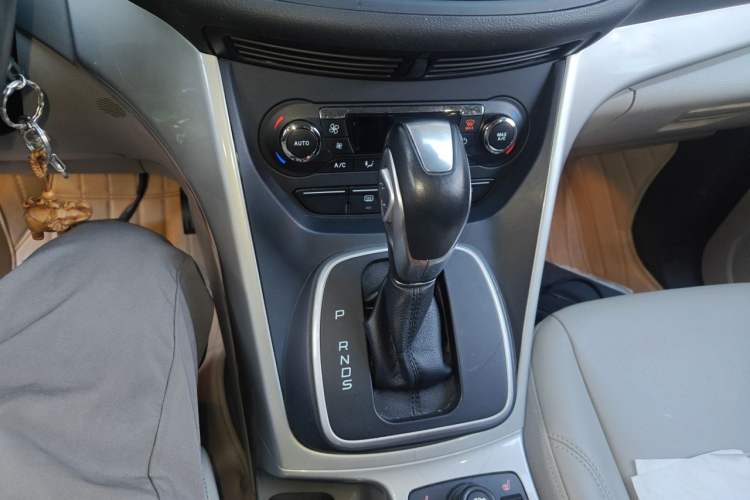 Used Ford Kuga 2013 1.6L GTDi 4x4 Elite Model Gear Lever