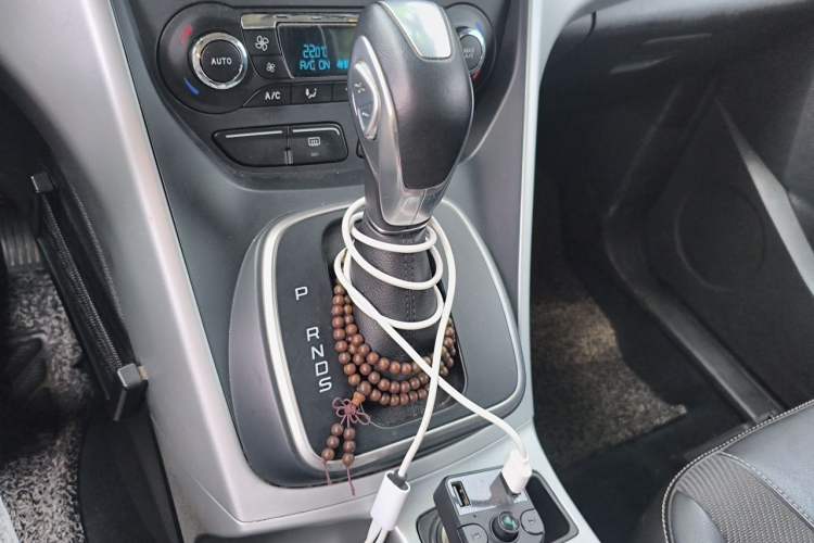Used Ford Kuga 2013 1.6L GTDi Two-Wheel-Drive Trend Model Gear Lever