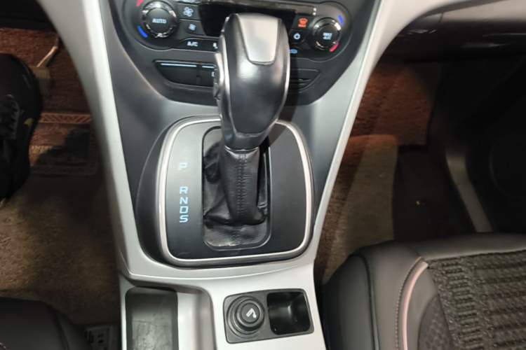 Used Ford Kuga 2013 1.6L GTDi Two-Wheel-Drive Trend Model Gear Lever