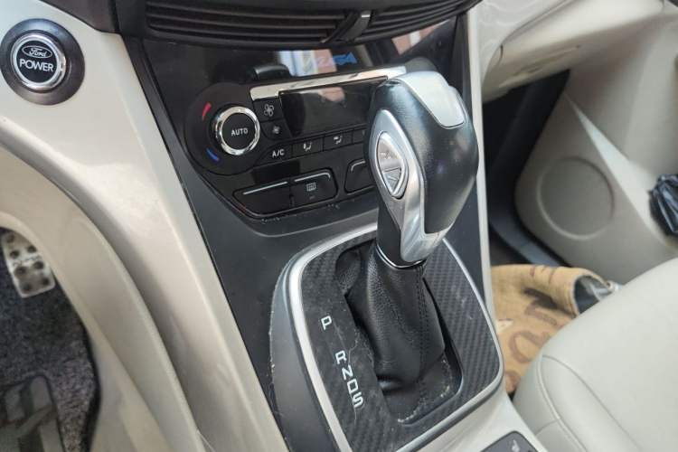 Used Ford Kuga 2013 1.6L GTDi 4x4 Elite Model Gear Lever