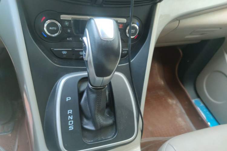 Used Ford Kuga 2013 2.0L GTDi Four-Wheel Drive Premium Model Gear Lever
