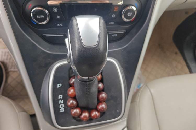 Used Ford Kuga 2013 1.6L GTDi 4x4 Elite Model Gear Lever