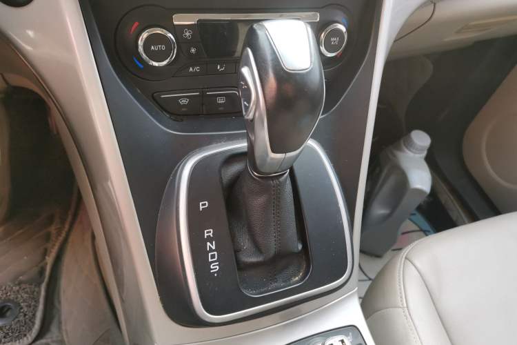 Used Ford Kuga 2013 1.6L GTDi 4x4 Elite Model Gear Lever