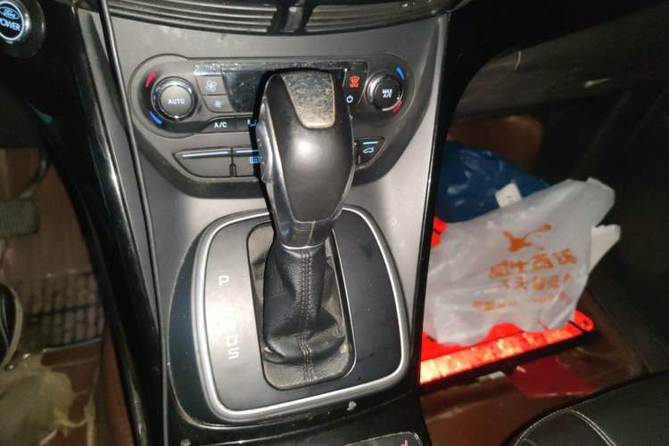 Used Ford Kuga 2013 2.0L GTDi Four-Wheel-Drive Sport Model Gear Lever